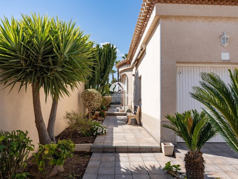 Villa for Sale in Playa Flamenca Orihuela Costa, Alicante 14