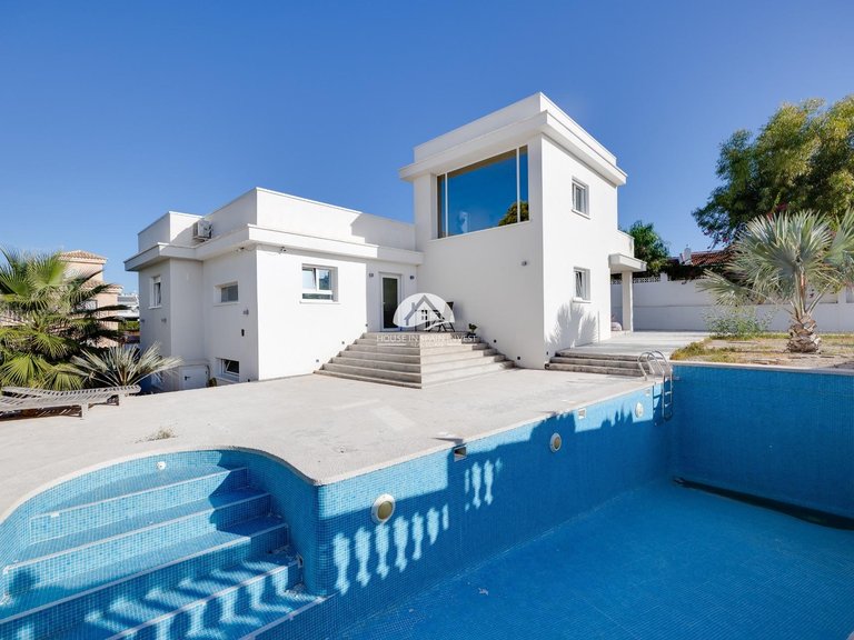 Villa for Sale in Ciudad Quesada Rojales - Ciudad Quesada, Alicante 1