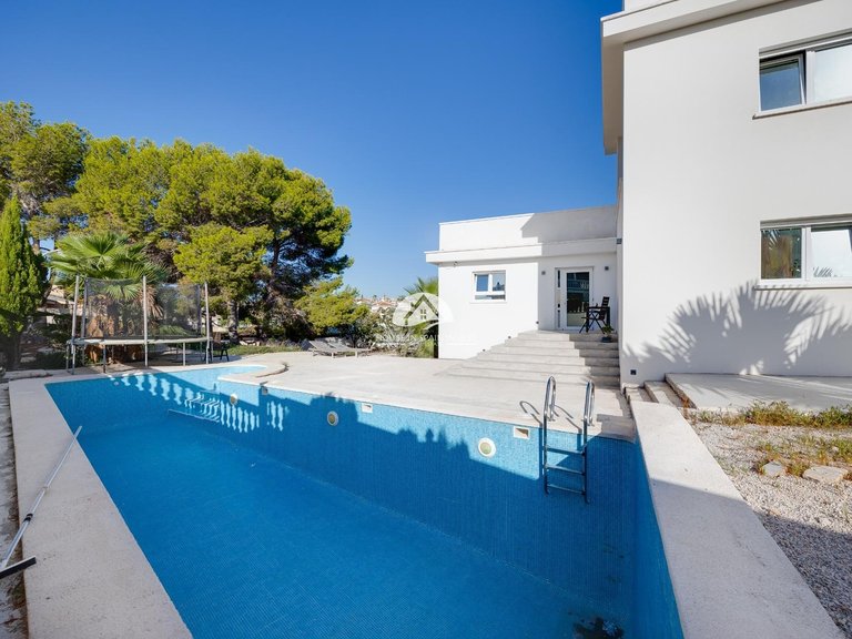 Villa for Sale in Ciudad Quesada Rojales - Ciudad Quesada, Alicante 2