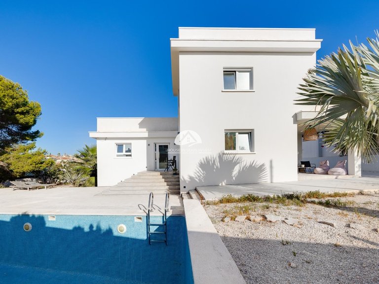 Villa for Sale in Ciudad Quesada Rojales - Ciudad Quesada, Alicante 3