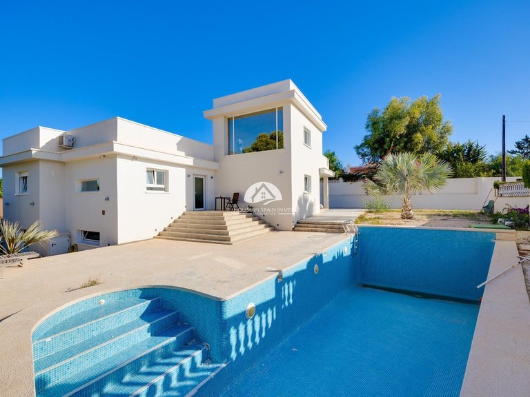 Villa for Sale in Ciudad Quesada Rojales - Ciudad Quesada, Alicante 4