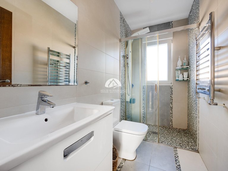 Villa for Sale in Ciudad Quesada Rojales - Ciudad Quesada, Alicante 24