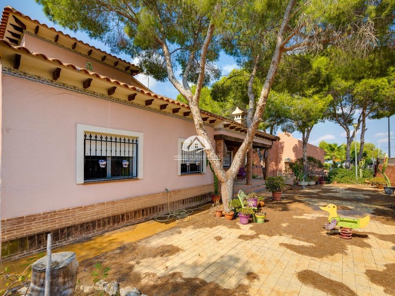 Villa for Sale in Ciudad de las comunicaciones San Miguel De Salinas, Alicante 17