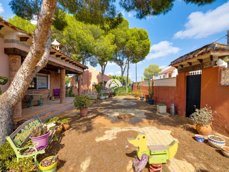 Villa for Sale in Ciudad de las comunicaciones San Miguel De Salinas, Alicante 19