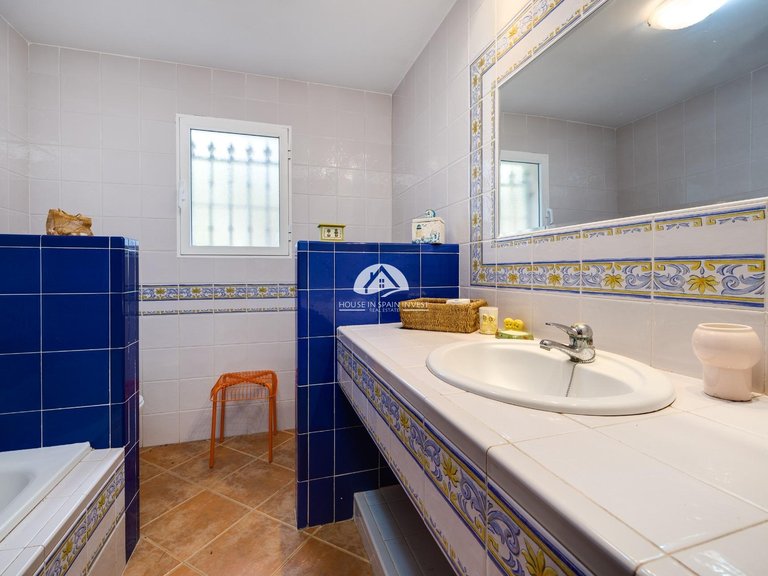 Villa for Sale in Ciudad de las comunicaciones San Miguel De Salinas, Alicante 39