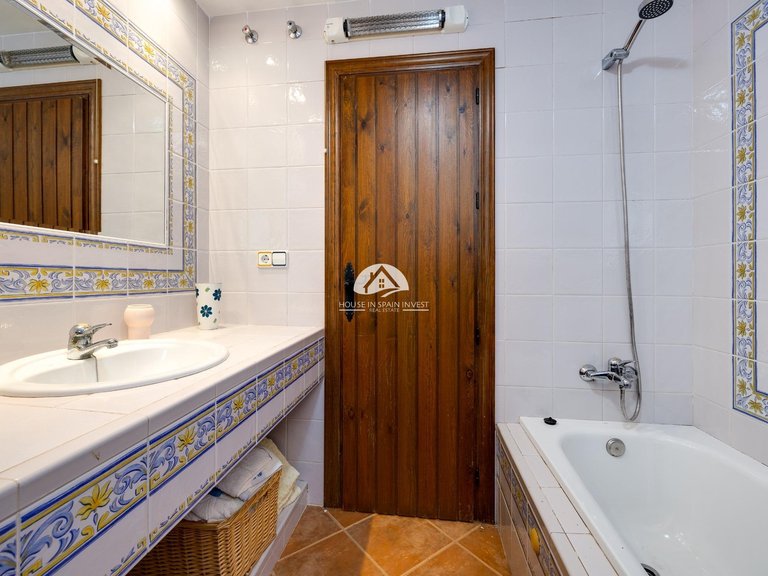 Villa for Sale in Ciudad de las comunicaciones San Miguel De Salinas, Alicante 40