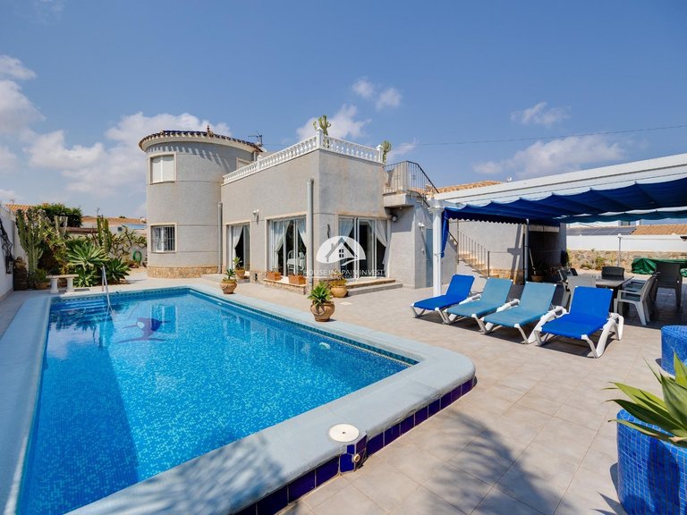 Villa for Sale in Cabo Roig - La Regia Orihuela Costa, Alicante 1