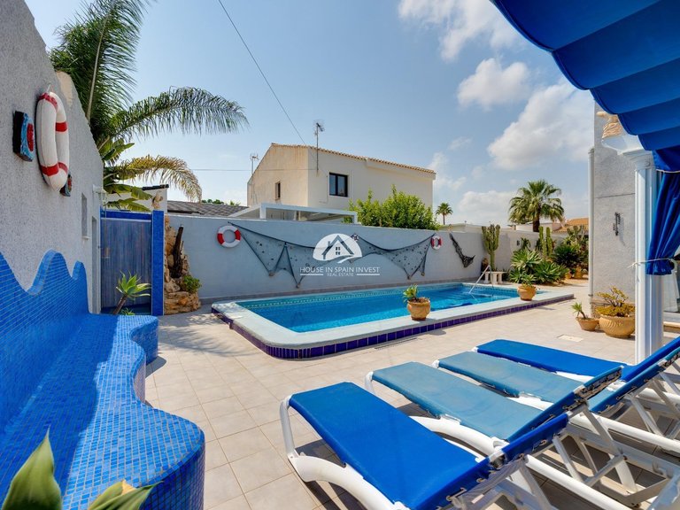 Villa for Sale in Cabo Roig - La Regia Orihuela Costa, Alicante 3