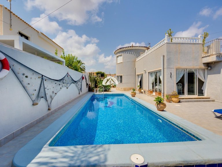 Villa for Sale in Cabo Roig - La Regia Orihuela Costa, Alicante 6