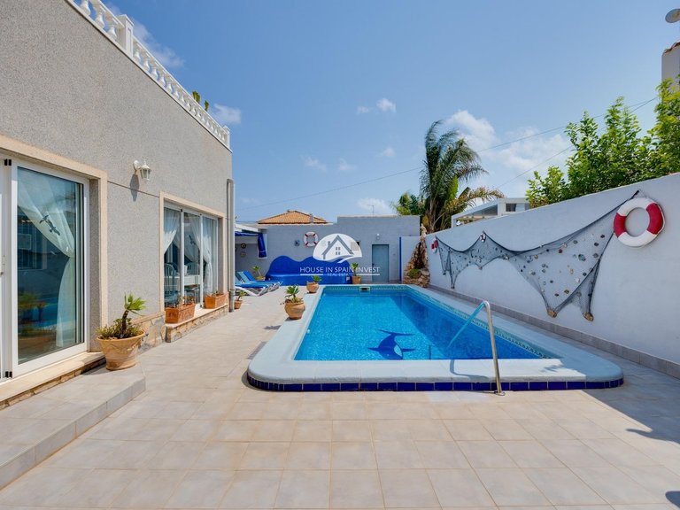 Villa for Sale in Cabo Roig - La Regia Orihuela Costa, Alicante 8
