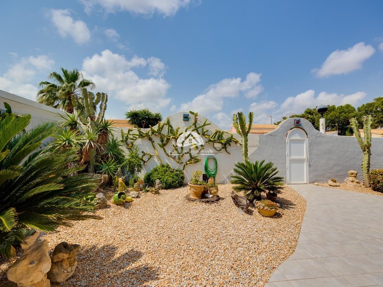 Villa for Sale in Cabo Roig - La Regia Orihuela Costa, Alicante 10