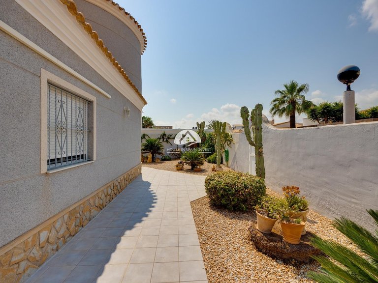 Villa for Sale in Cabo Roig - La Regia Orihuela Costa, Alicante 16