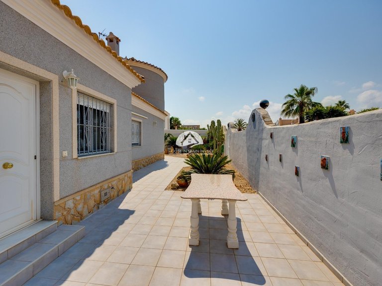Villa for Sale in Cabo Roig - La Regia Orihuela Costa, Alicante 17