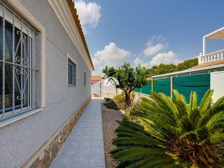 Villa for Sale in Cabo Roig - La Regia Orihuela Costa, Alicante 18