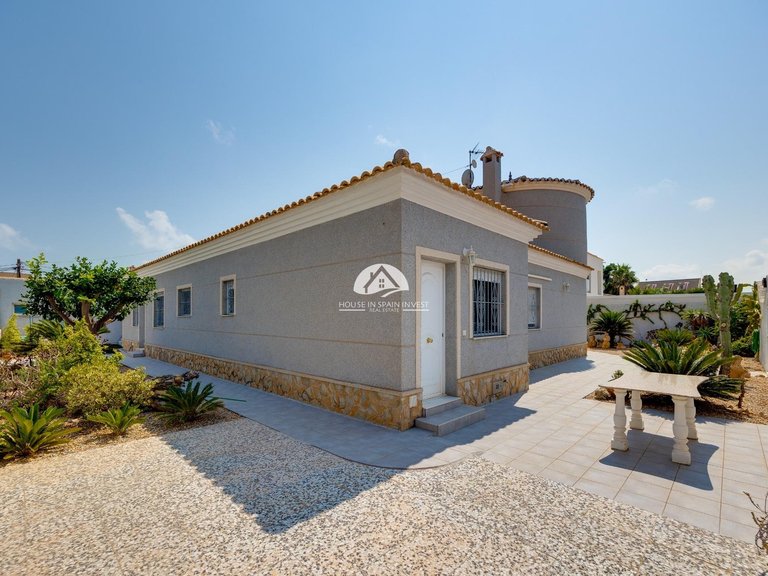 Villa for Sale in Cabo Roig - La Regia Orihuela Costa, Alicante 19