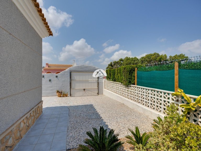 Villa for Sale in Cabo Roig - La Regia Orihuela Costa, Alicante 20