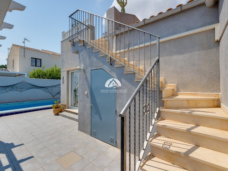 Villa for Sale in Cabo Roig - La Regia Orihuela Costa, Alicante 23