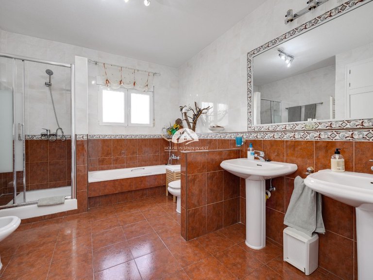 Villa for Sale in Cabo Roig - La Regia Orihuela Costa, Alicante 44