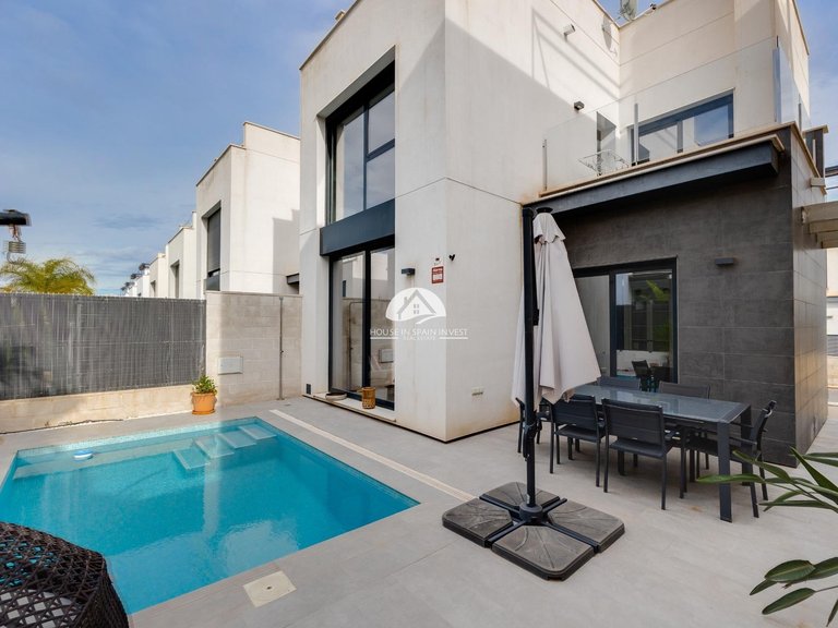 Villa for Sale in Villamartín - Las Filipinas Orihuela Costa, Alicante 2