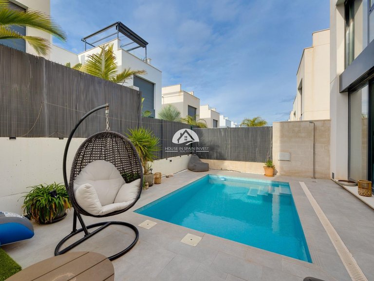 Villa for Sale in Villamartín - Las Filipinas Orihuela Costa, Alicante 3