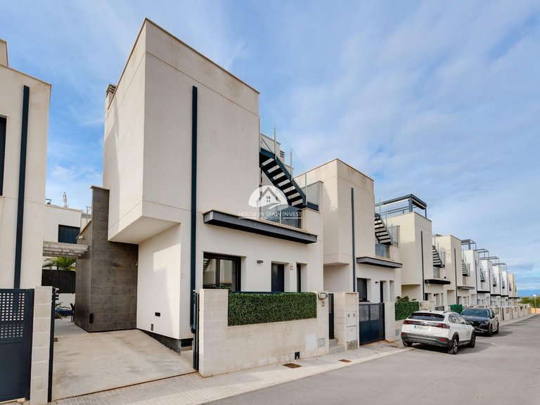 Villa for Sale in Villamartín - Las Filipinas Orihuela Costa, Alicante 4