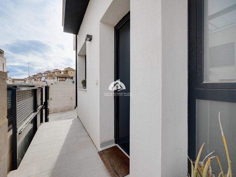 Villa for Sale in Villamartín - Las Filipinas Orihuela Costa, Alicante 7