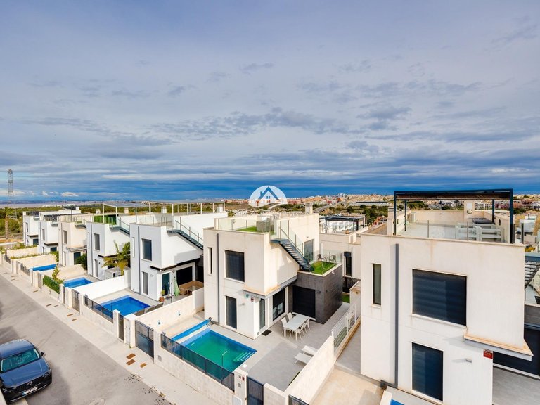 Villa for Sale in Villamartín - Las Filipinas Orihuela Costa, Alicante 40