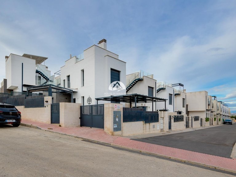 Villa for Sale in Villamartín - Las Filipinas Orihuela Costa, Alicante 42