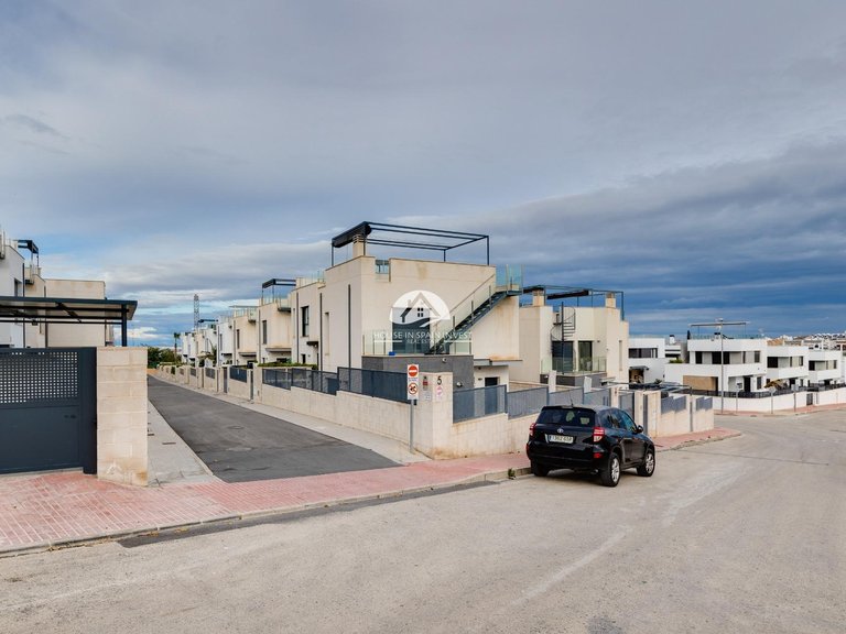 Villa for Sale in Villamartín - Las Filipinas Orihuela Costa, Alicante 43