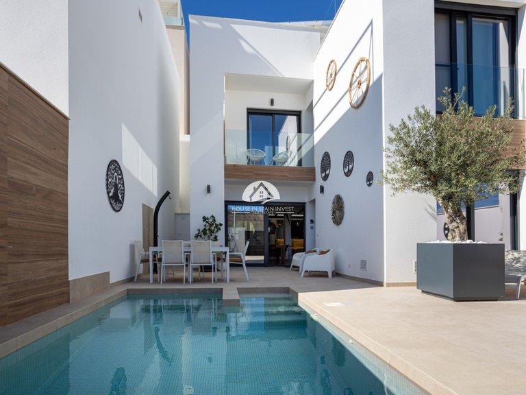 Town House for Sale in Benijofar Benijofar, Alicante 1