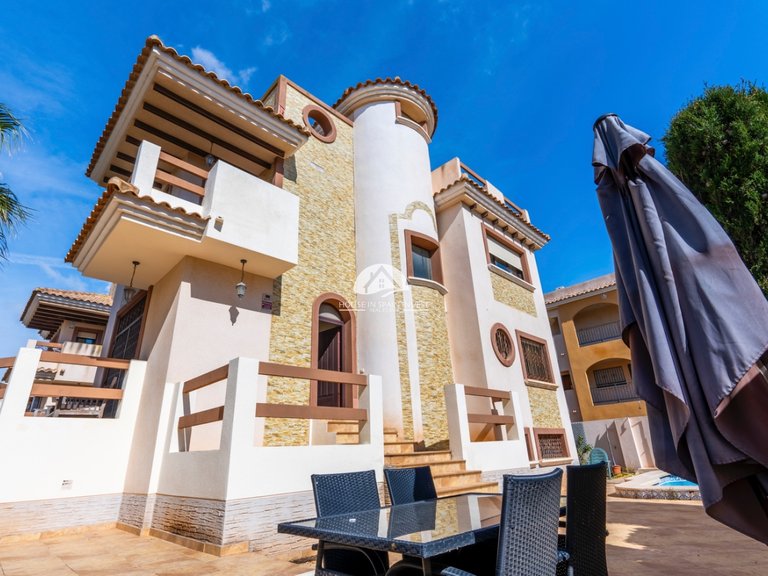 Villa for Sale in Villamartín - Las Filipinas Orihuela Costa, Alicante 1