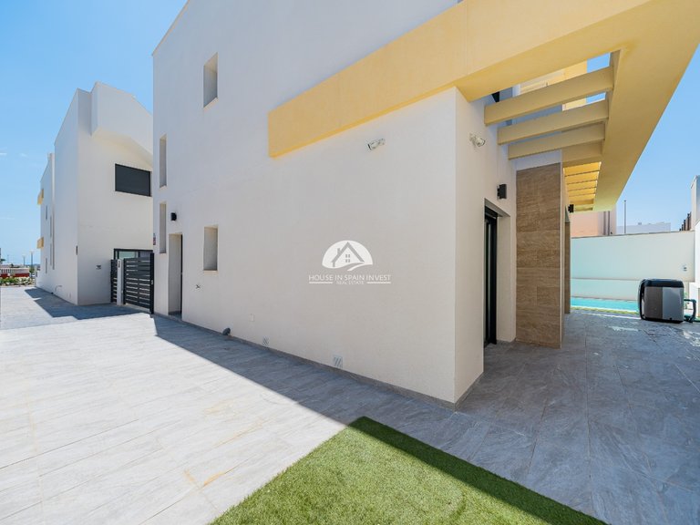 Villa for Sale in Los Montesinos Los Montesinos, Alicante 38