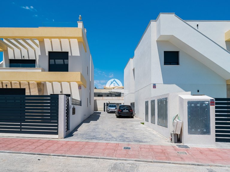 Villa for Sale in Los Montesinos Los Montesinos, Alicante 40