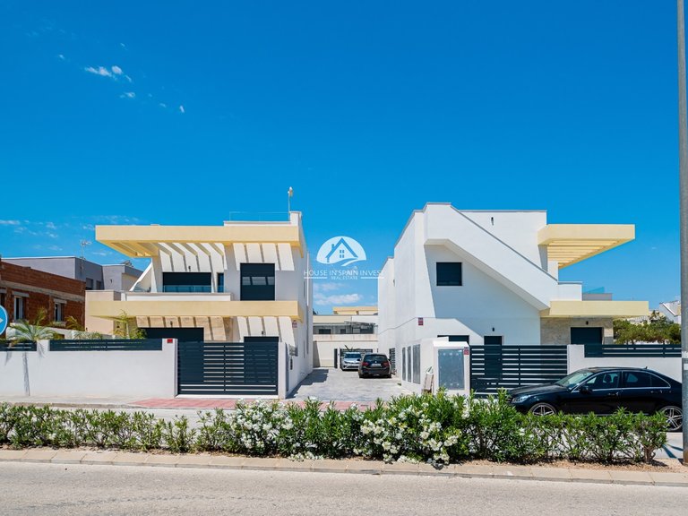 Villa for Sale in Los Montesinos Los Montesinos, Alicante 41