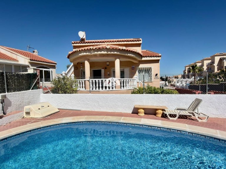 Villa for Sale in Rojales Rojales - Ciudad Quesada, Alicante 1
