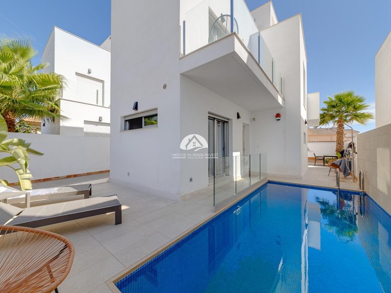 Villa for Sale in Los Frutales Torrevieja, Alicante 1