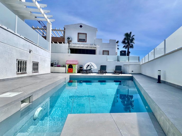 Villa for Sale in Villamartín - Las Filipinas San Miguel De Salinas, Alicante 2