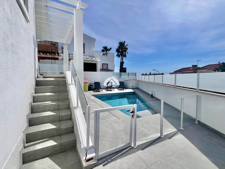 Villa for Sale in Villamartín - Las Filipinas San Miguel De Salinas, Alicante 3