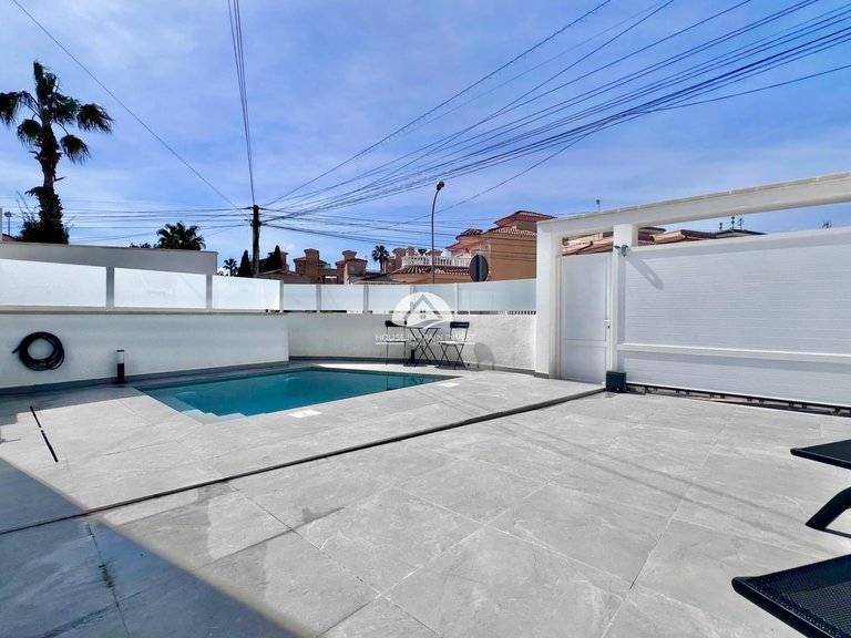 Villa for Sale in Villamartín - Las Filipinas San Miguel De Salinas, Alicante 23
