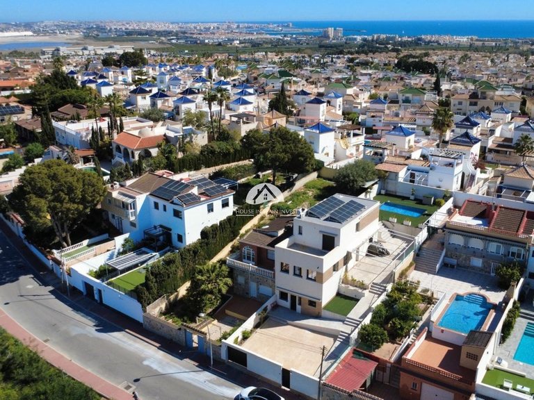 Villa for Sale in Los Balcones Torrevieja, Alicante 8