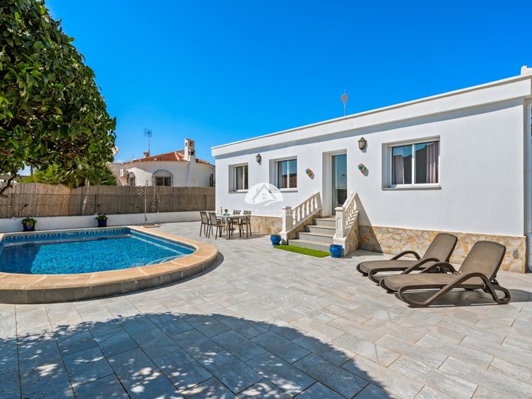 Villa for Sale in Ciudad Quesada Rojales - Ciudad Quesada, Alicante 1