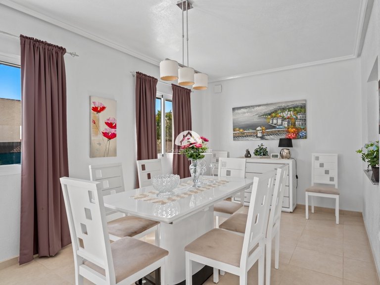 Villa for Sale in Ciudad Quesada Rojales - Ciudad Quesada, Alicante 9