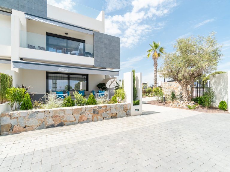 Apartment for Sale in Torrevieja Torrevieja, Alicante 1