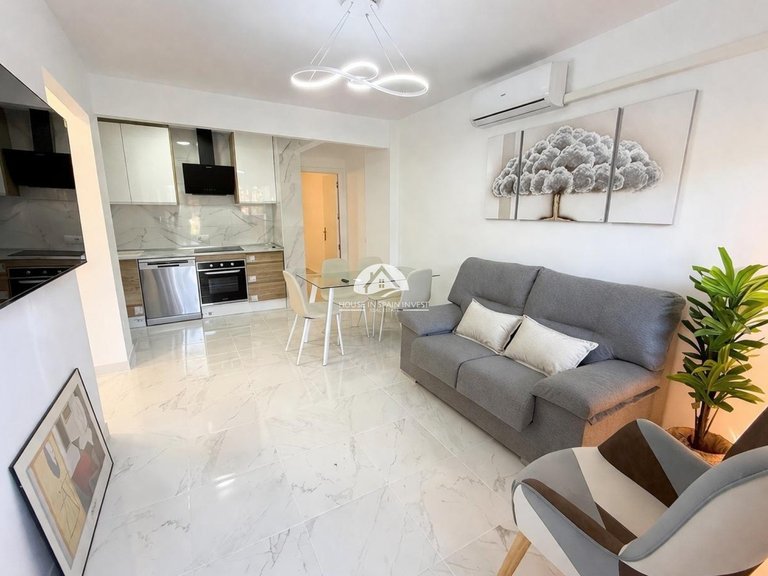Apartment for Sale in El Acequión - Los Náufragos Torrevieja, Alicante 1