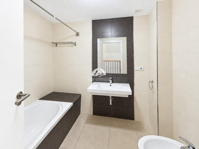 Town House for Sale in Aguas Nuevas - Sector 25 Torrevieja, Alicante 8