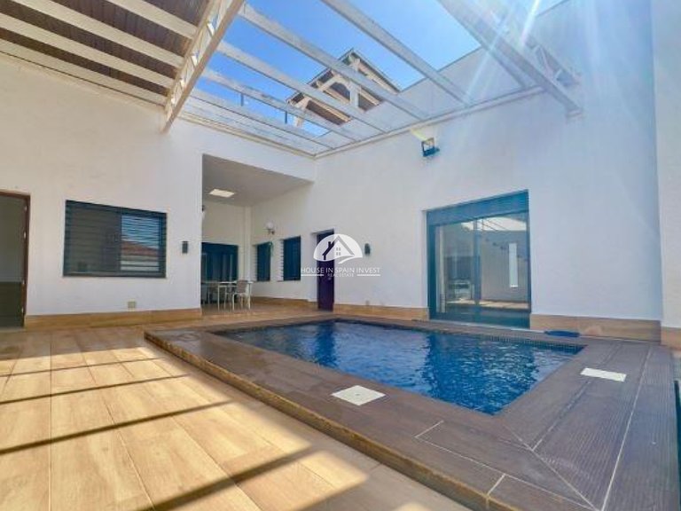 Villa for Sale in Torre de la Horadada Pilar De La Horadada, Alicante 1