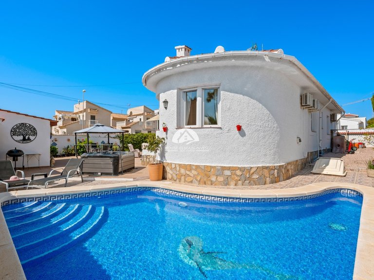 Villa for Sale in Rojales Rojales - Ciudad Quesada, Alicante 1