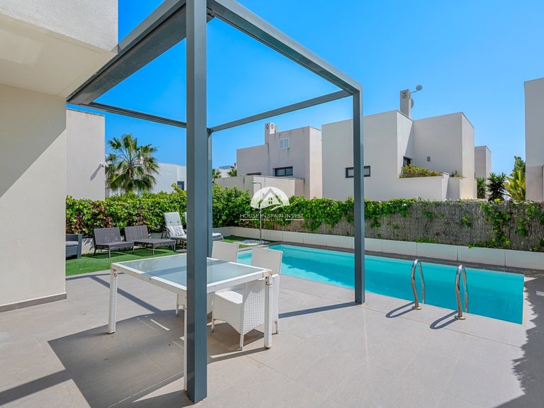 Villa for Sale in Ciudad Quesada Rojales - Ciudad Quesada, Alicante 3