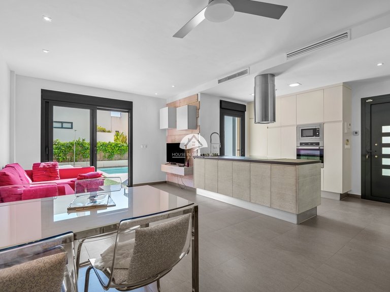 Villa for Sale in Ciudad Quesada Rojales - Ciudad Quesada, Alicante 8