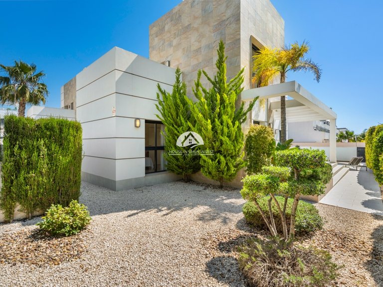 Villa for Sale in Ciudad Quesada Rojales - Ciudad Quesada, Alicante 32